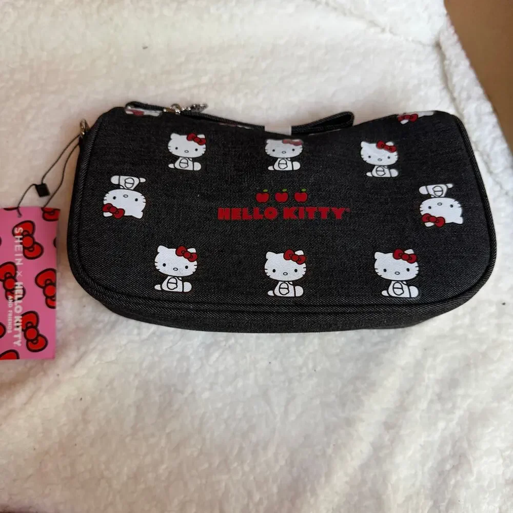 Hello kitty shoulder bag.
